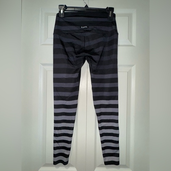 K-Deer Black and Gray Striped Leggings.  Size Large VGUC - Picture 3 of 8